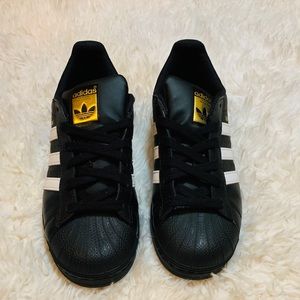 Men’s Adidas Superstar’s